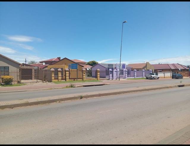 6 BEDROOM TOWNHOUSE FOR SALE IN MARIMBA GARDENS